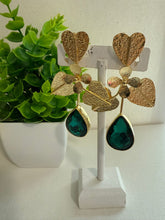 Arete flor con gota Cristal