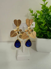 Arete flor con gota Cristal