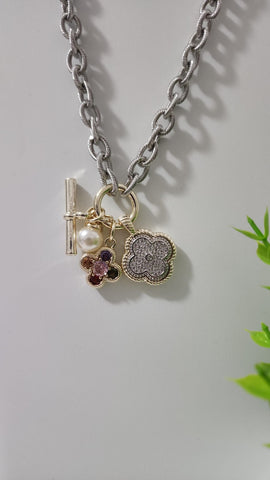 #1037 Collar con Charms