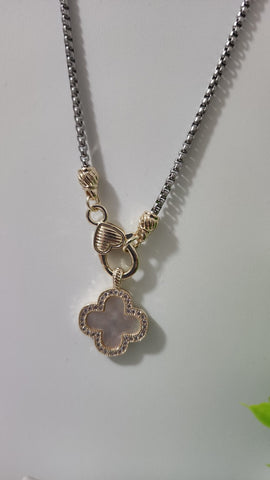 Collar Clover Madre Perla