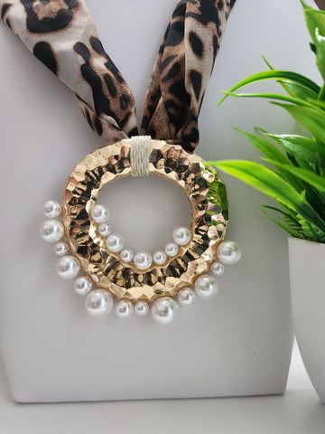 Pañuelo Animal Print  Con Perlas