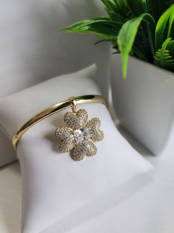 Clover Diamanatado  En Corazones
