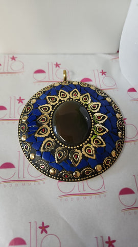 Gema de la india azul piedra oscura