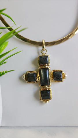 Gema de Cruz  Oscura