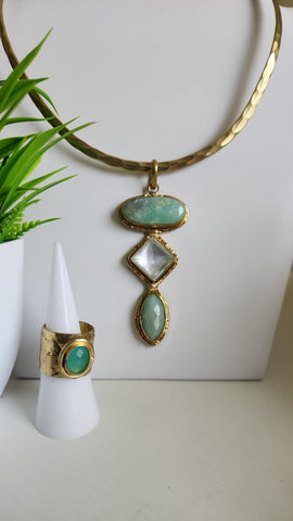 Anillo Piedra Verde Base dorada