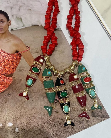 Collar de 5 Pescados  En piedra Roja