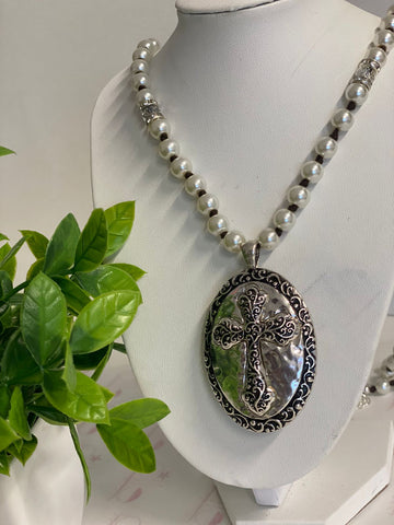 Collar Cruz Blanco Marmoleado