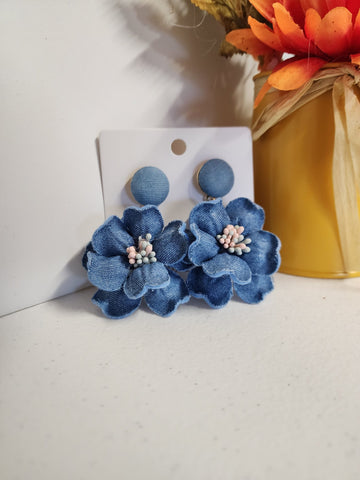 Aretes de flor azul cuencas