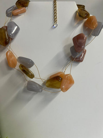 Collar de roca tierra