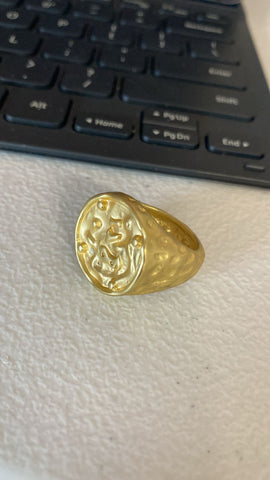 Anillo dorado abstracto