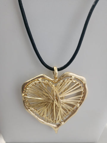 Collar Corazón  Alambrado Oro