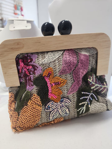 Cartera en Borde madera