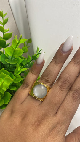 Anillo Cuarzo Blanco Base dorada