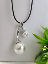 #745-Collar Perlas Colgantes