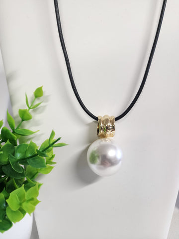 #017-Collar Esfera en Perlas Oro