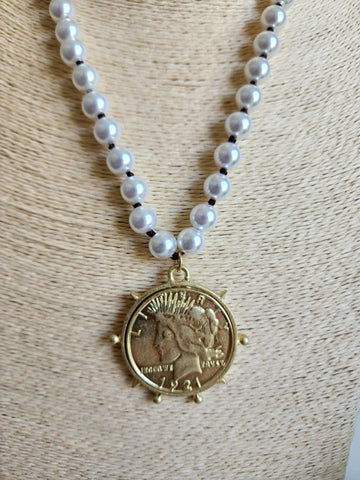 #075-Collar Moneda  Estatua de la Libertad Oro