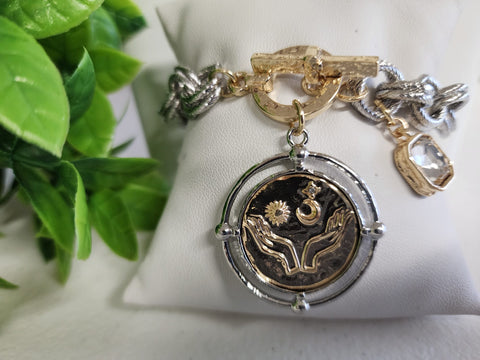 #048-Pulsera Eslabon Torcido  Moneda Manos Abiertas