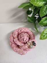 Prendedor de Flor Tela de Soga Rosa