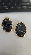 #823 Aretes Piedra