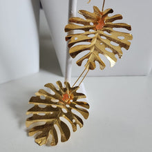 A-2009-24K-Aretes Hoja con Piedra