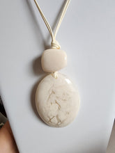 Collar en Acrílico Ovalado