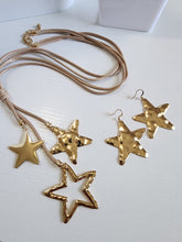 Collar en Cuero  Tres Estrella Con Aretes